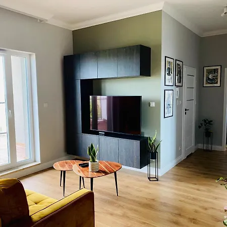 Apartment Cozy, Bright & Sunny With Terrace!